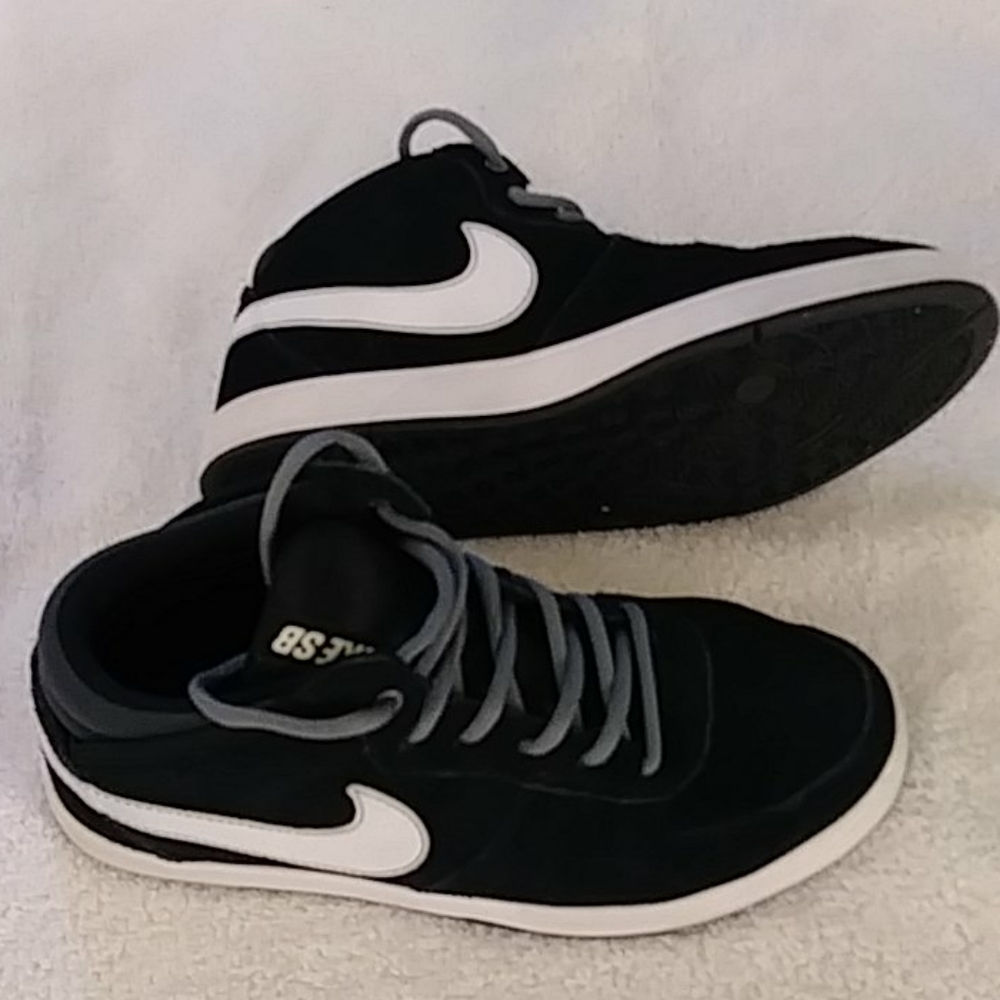 Womens Nike Mid High Top